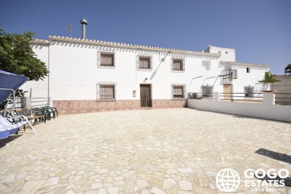 Amplia Casa de Campo en Venta en Los Cerricos, Almería