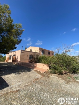 Encantadora Casa de Campo en Venta Cerca de Oria