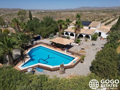 Encantadora Casa de Campo en Venta en Taberno, Almería