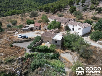 Encantadora Casa de Campo en Saliente Alto con Vistas Impresionantes