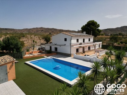 Casa de campo en venta cerca de Albox con vistas impresionantes