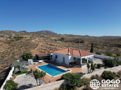 Charmante Villa avec Vue sur les Montagnes à Arroyo Medina