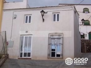 Encantadora casa de pueblo de 3 habitaciones en Sufli