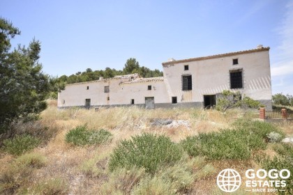 Amplia Casa de Campo en Venta Cerca de Velez Rubio