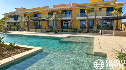 Maison de ville moderne dans le complexe Desert Springs, Almería