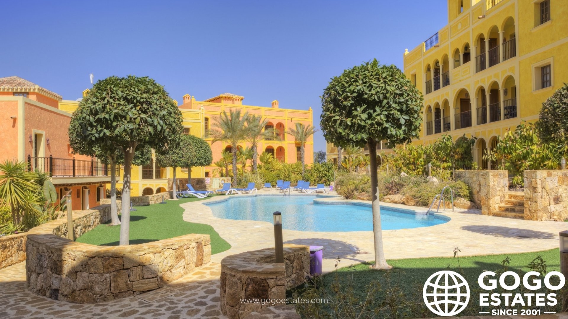 Charming 2-Bedroom Apartment in Desert Springs