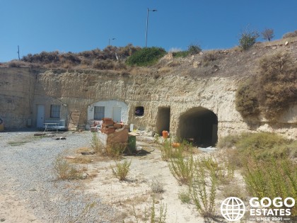 Charmante Grottenwoning Te Koop Dichtbij Meer Negratín