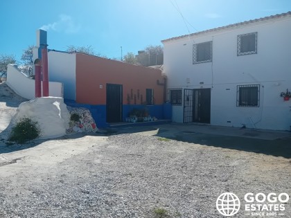 Charmante 5-slaapkamer Finca met grotwoning nabij Baza