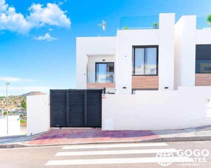 Villa independiente con apartamento estudio en Benijofar