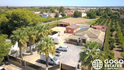 Propriété Spacieuse à la Campagne à Las Heredades avec Piscine