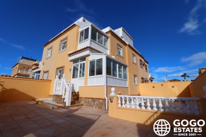 Encantadora Villa Quad en Venta en Lo Marabu, Quesada