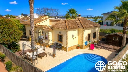 Villa Independiente en Venta en Fincas de la Vega, Costa Blanca