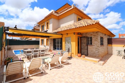 Charmante Villa Mitoyenne à La Herrada avec Piscine